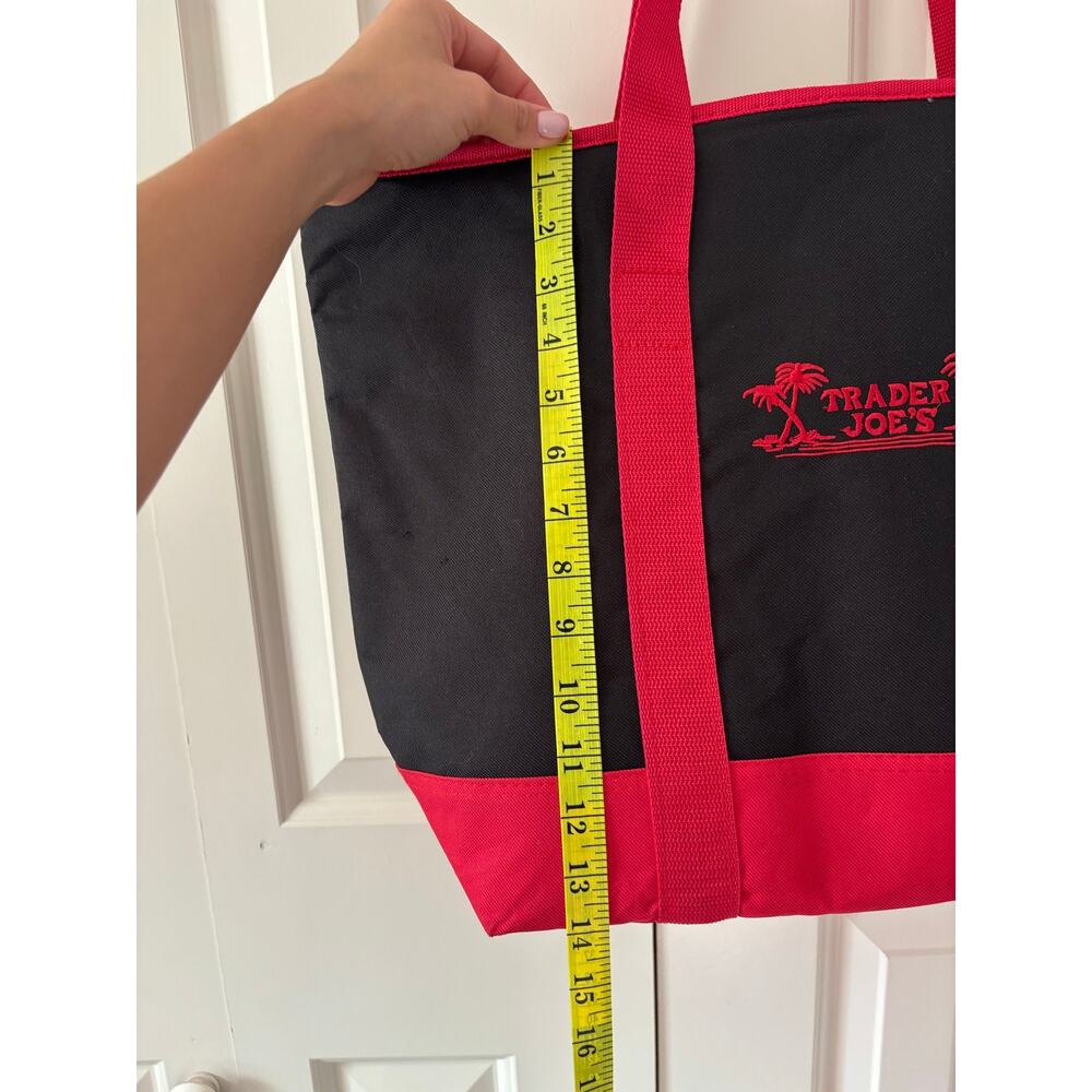 Trader Joe’s Insulated Reusable Grocery Tote Bag Black Red Large Cooler Shopper - Picture 4 of 9